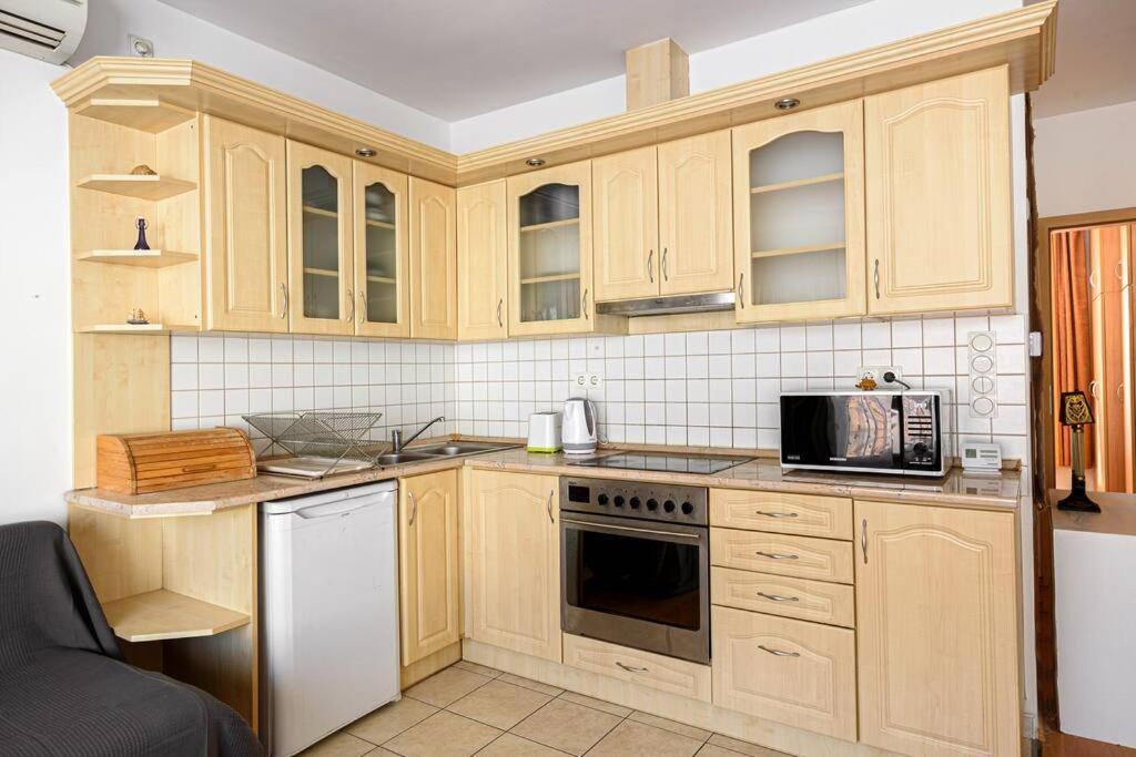 Lovely In Centre For 4 Guests * Budapest